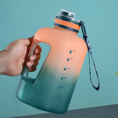Gewerblicher Käufer Custom Logo 1.6L 2.2L Wasserflasche für Fitnessstudio Sportbecher Kunststoff Reisen