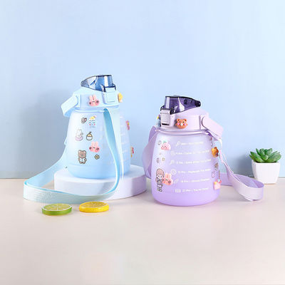 Kundenorientierter Service 45 Oz Kinderflasche mit Aufkleber und großer Kapazität