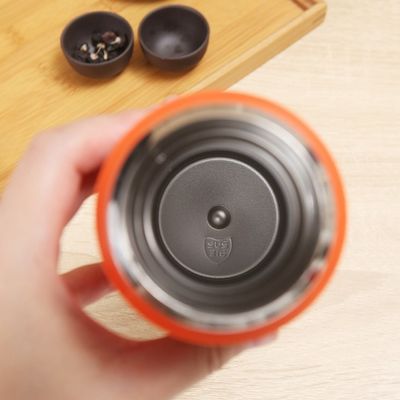 Vakuumisolierte Edelstahl-Wasserflasche mit Teefilter