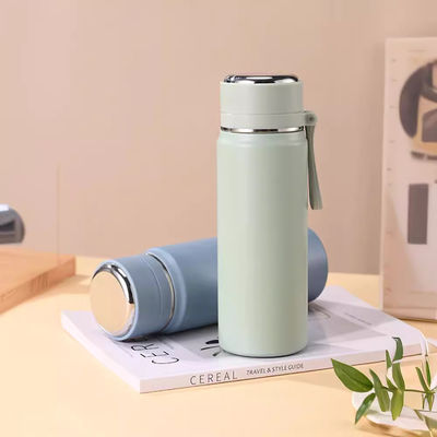 Zeitgenössischer Design 500 ml/600 ml Edelstahl-Wasserflasche mit Seilgriff