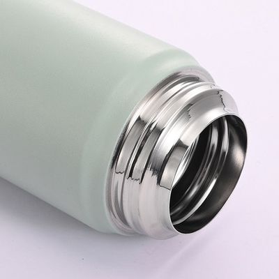 Vakuum 500 ml 600 ml Doppelwand-Sportflasche aus Edelstahl mit Deckel