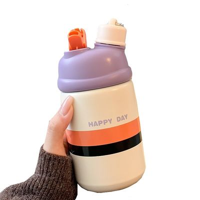 Tragbare Wasserflasche aus Edelstahl 500 ml Kapazität Isolierter Kaffeebecher mit Stroh
