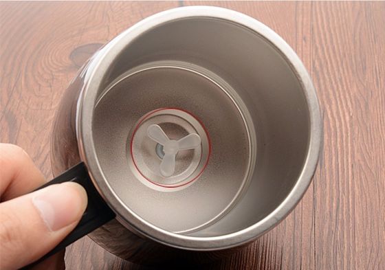 304 Edelstahl Kaffeemilchmischbecher mit Magnetbecher und Selbstrährenfunktion