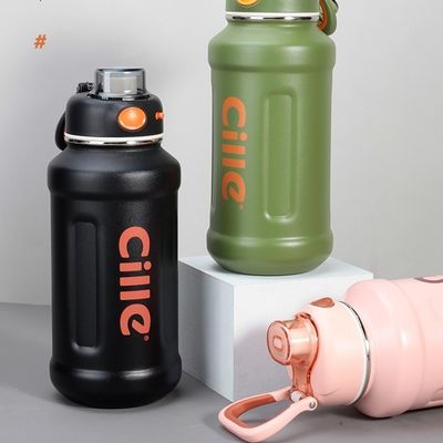 620 ml / 950 ml Kapazität Matte Man Bike Isolierte Wasserflasche mit gebogenem Edelstahldeckel