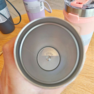 Customized Logo Edelstahl Vakuumbecher Der beste isolierte Tumbler für Reisen