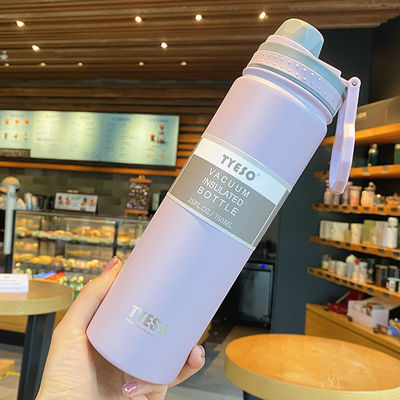 Isolierte Sportflasche aus Edelstahl mit Stroh, BPA-frei und doppelwandig