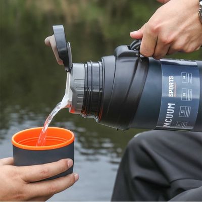 Verbessern Sie Ihr Reiseerlebnis mit diesem benutzerdefinierten 2600ml Doppelwand-Vakuum-Reise Topf
