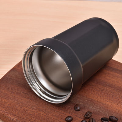 Kaffeebecher mit Abdeckung und Vakuumisolierung