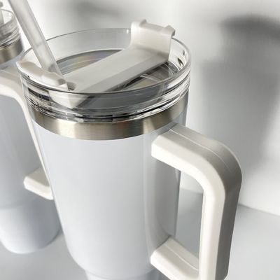 Edelstahl isolierter Reisemug mit benutzerdefiniertem Logo Griff Wärmer farbenfroh und sicher