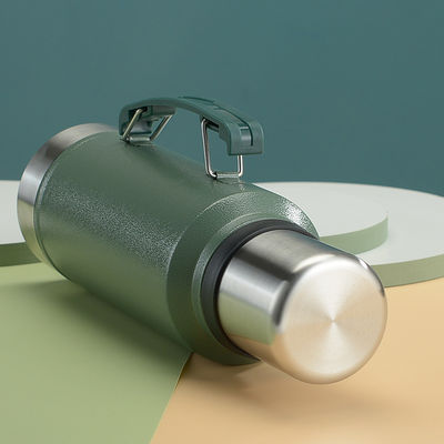 Produktion von Vakuumflaschen Große Wasserflasche aus Edelstahl für das Klettern im Freien