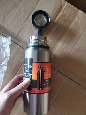 304 Edelstahl isolierte Reisekoffeebecher 1000 ml 1500 ml Wasserflasche mit Griff
