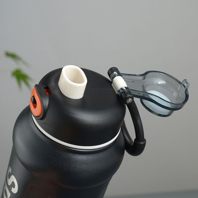 850 ml Sportdesign Vakuum Isolierter Thermalbecher aus Edelstahl mit Griff und Stroh