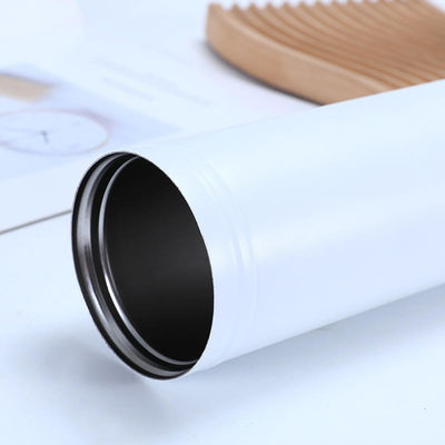 Maßgeschneiderte Farbe 750 ml Doppelmauerte Edelstahl Thermosflasche mit Griff